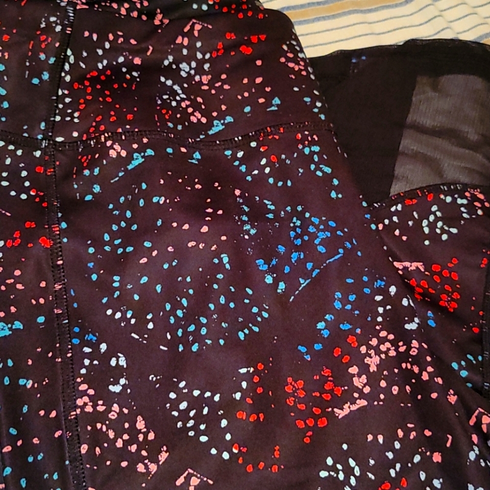 Avia large speckle dot black